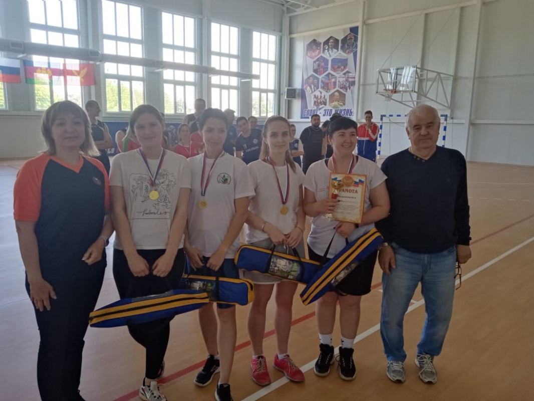 Поздравляем победителей женской команды "Образование" по стритболу
